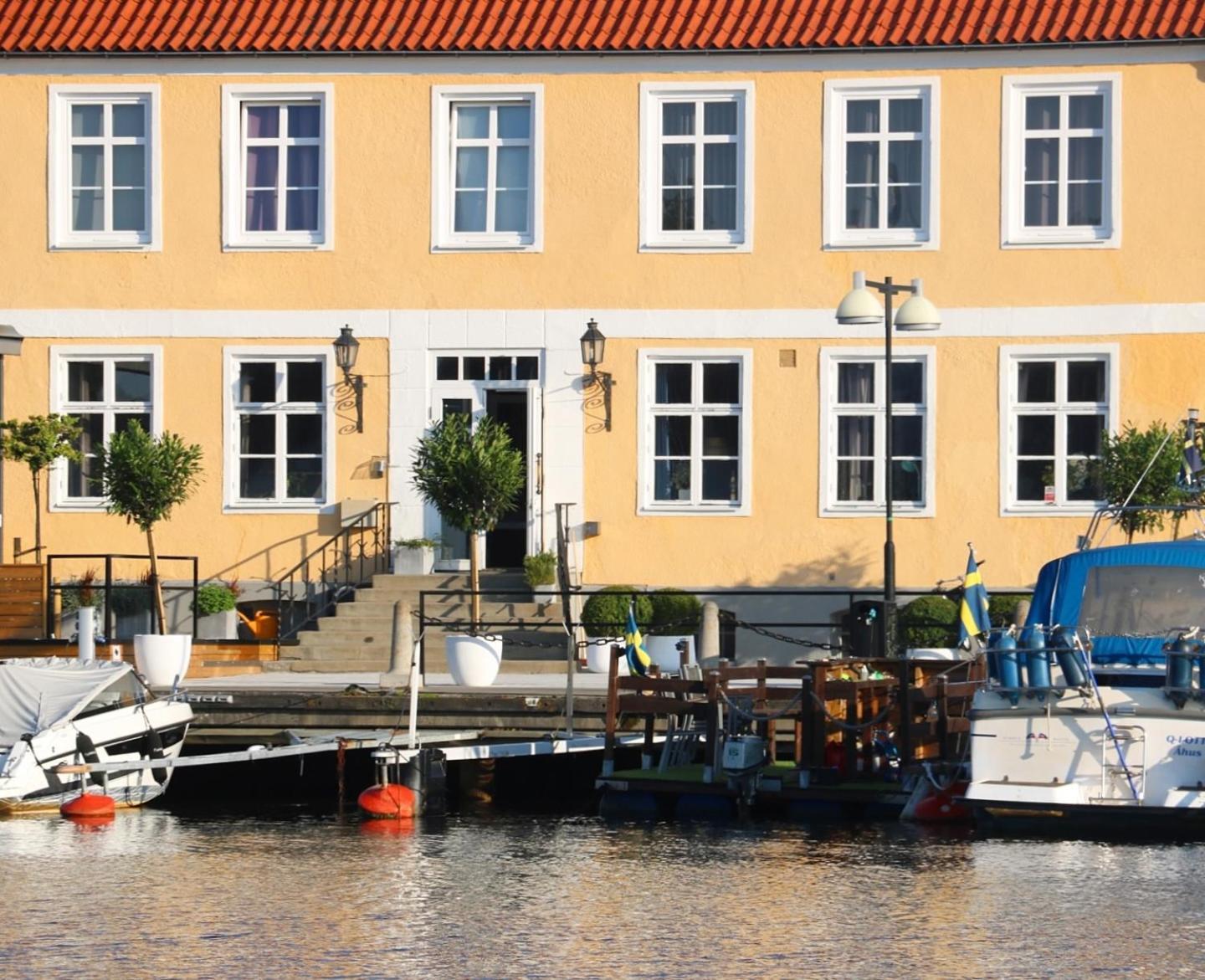 Ahus Gaestgivaregard Exterior photo